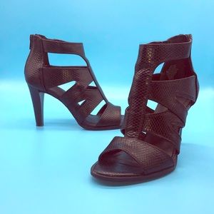 Simply Vera Wang Dragon Black 8